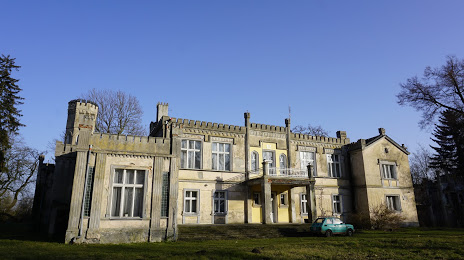 Neogotycki pałac z 1815 r. Wacława Rzewuskiego herbu Krzywda/ ob. własność prywatna, Gniezno