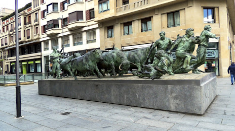 Monumento al Encierro (Monumento al Encierro / Entzierroaren Oroitarria), Pamplona