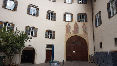Muri-Gries Weingut Klosterkellerei, Bolzano