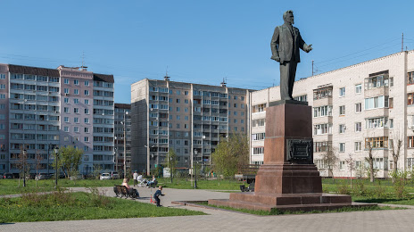 Памятник М.И. Калинину, Тверь