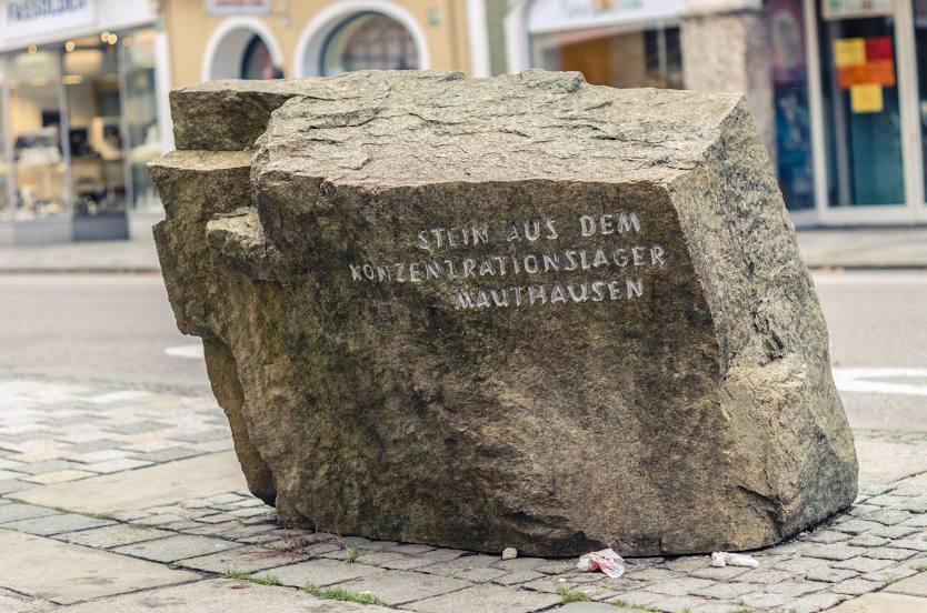 Hitler Birthplace Memorial Stone, Браунау-ам-Инн