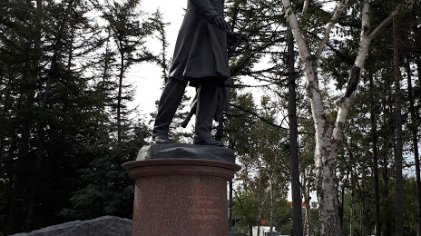 Памятник Г.И. Невельскому, Южно-Сахалинск