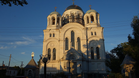 Three Anastasias Cathedral, Χλουκίβ