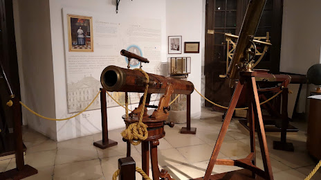 Varázstorony: Camera Obscura, Panorámaterasz, Csillagászti Múzeum, Varázsterem, 