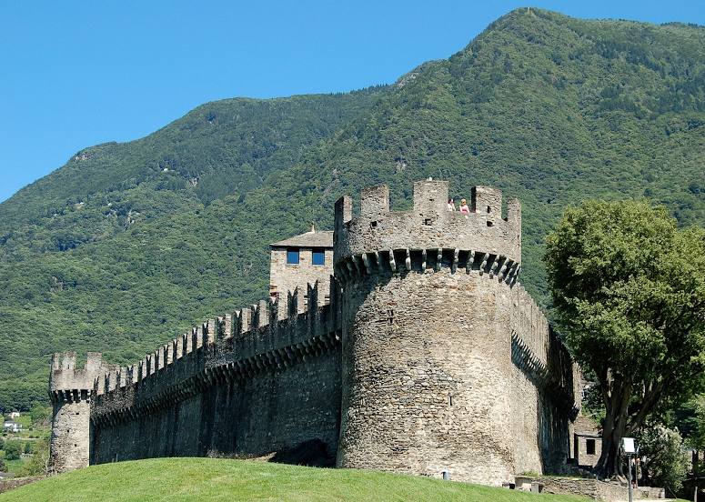 Castles of Bellinzona, Bellinzona