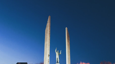 Памятник Юрию Гагарину, Оренбург