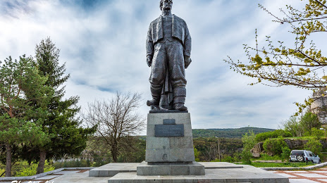 Monument of Vasil Levski, Lofça