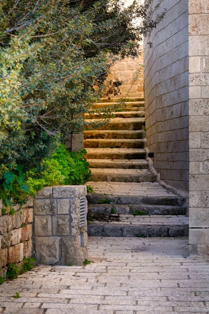 Stone stairs, 