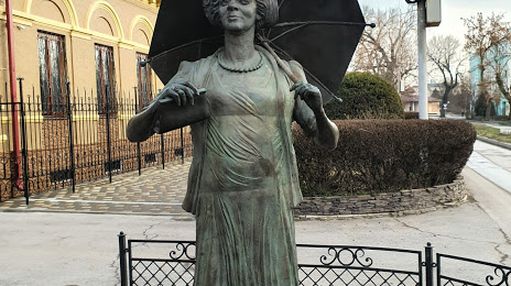 Памятник Фаине Раневской, Таганрог