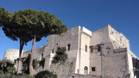 Castello Baronale Di Minturno, Minturno