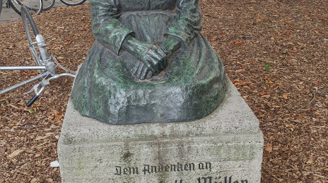 Charlotte-Müller-Denkmal, Гёттинген