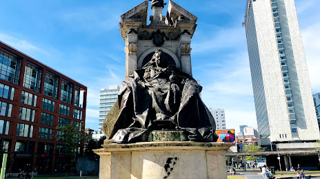 Queen Victoria's Statue, Manchester