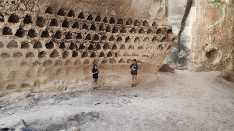 Luzit Caves, 