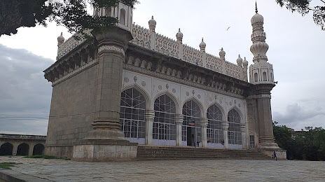 Hayaat Baqshi Begum Masjid, 