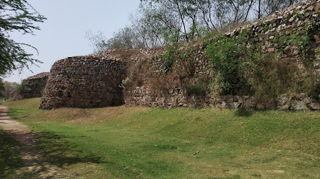 Qila Rai Pithora Main Fort, 