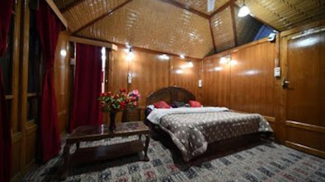 Goona palace houseboat, 