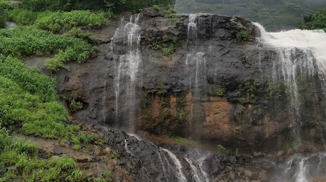 Dhodani Waterfall, 