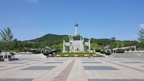 Yuanbaoshan Park, Dandong