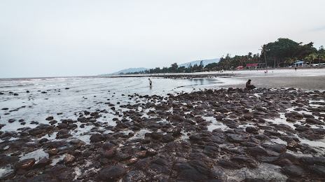 Pantai Batu Hitam Kuantan (Batu Hitam Beach), 