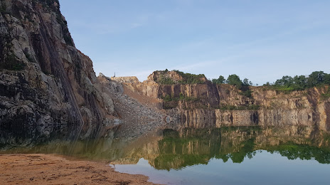 Tasik 3 Beradik, Pasir Gudang