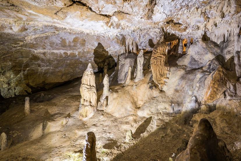 Harmanecká cave, Besztercebánya