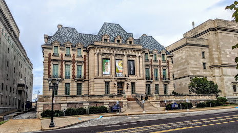 The Saint Louis University Museum of Art, O'Fallon
