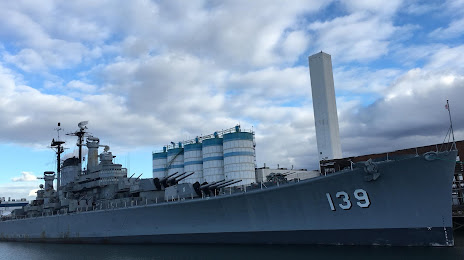 United States Naval Shipbuilding Museum & The USS Salem, Куинси