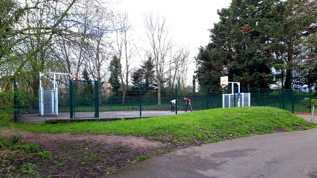 Carville Hall Park South, Brentford
