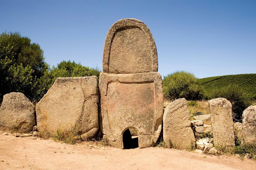 Tomba dei giganti di Coddu Veccju, Arzachena