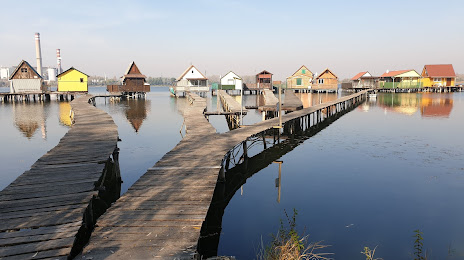 Bokodi Floating Village, Oroszlány