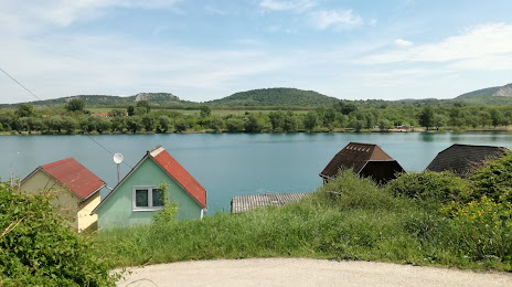 Lake Palatinus, Дорог