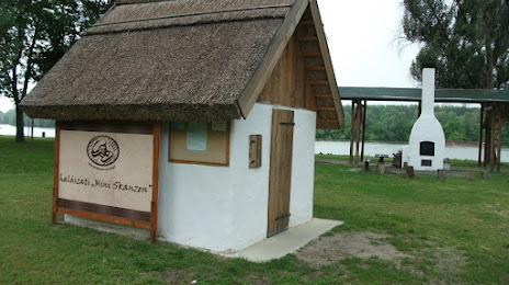 Pörböly Ecotourism Center, Бая
