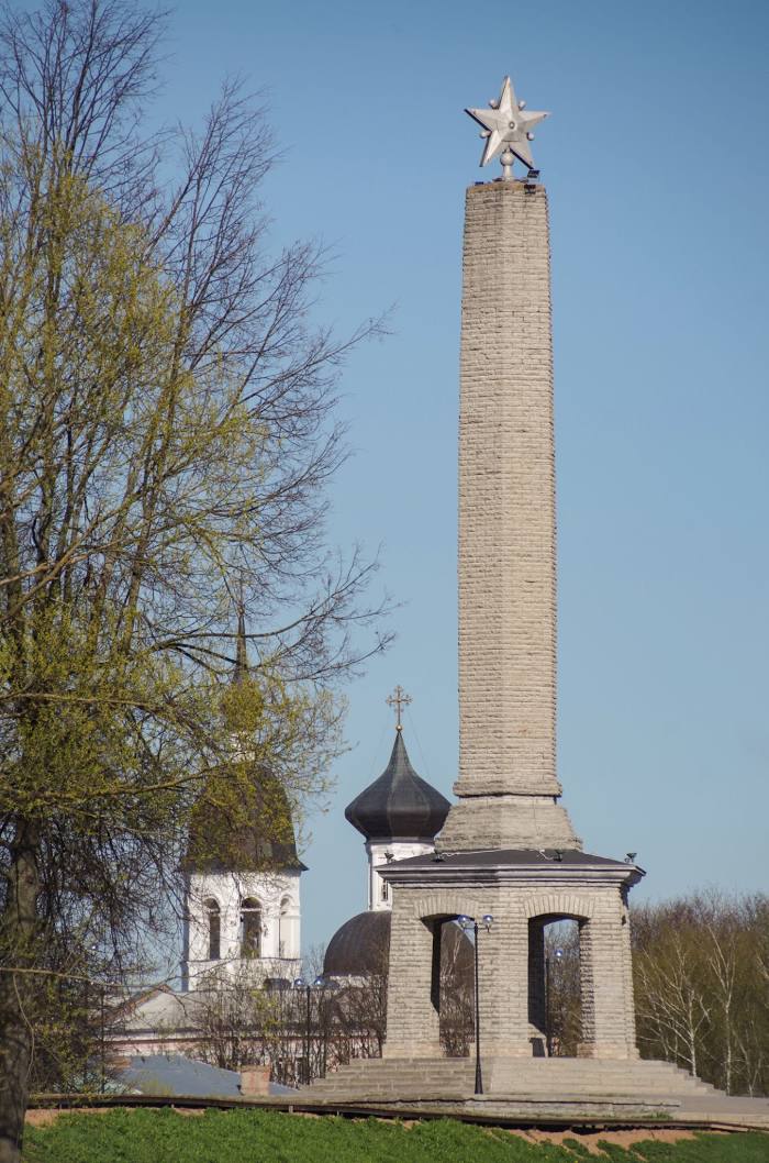 Obelisk Slavy, Velikije Luki