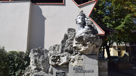 Памятник Нине Попцовой, Пятигорск