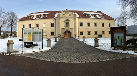 Zamek w Starych Tarnowicach - Fundacja Kompleks Zamkowy, 
