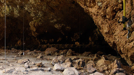 Grotte du Lazaret, 