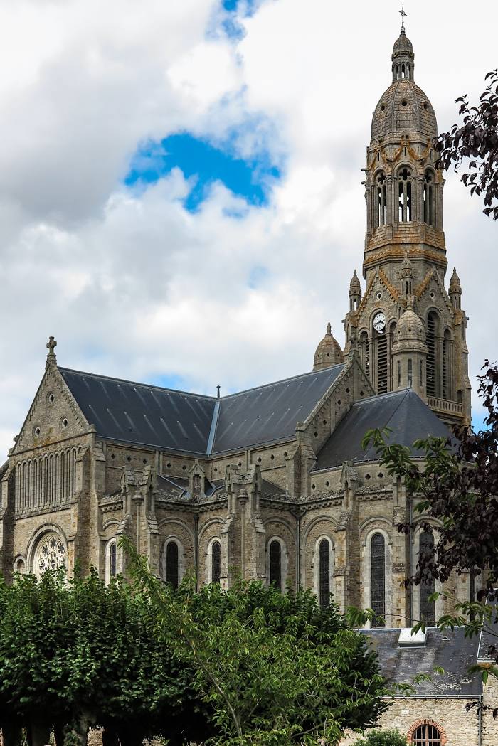 Basilique Saint Louis-Marie Grignion de Montfort, Cholet