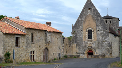 Abbaye de Fontaine le Comte, Poitiers