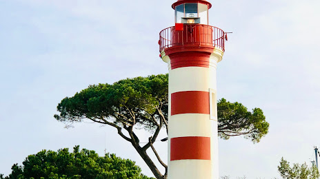 The Red Lighthouse of La Rochelle, La Rochelle