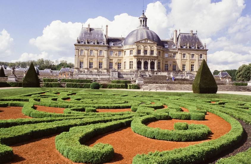 Gardens of Vaux le Vicomte Castle, Фонтэнбло