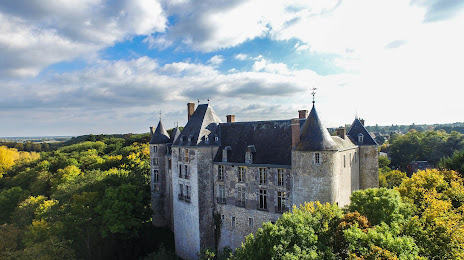Castle of Saint Brisson sur Loire, Жьен