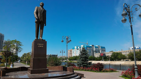 Сквер Гейдара Алиева, Астрахань