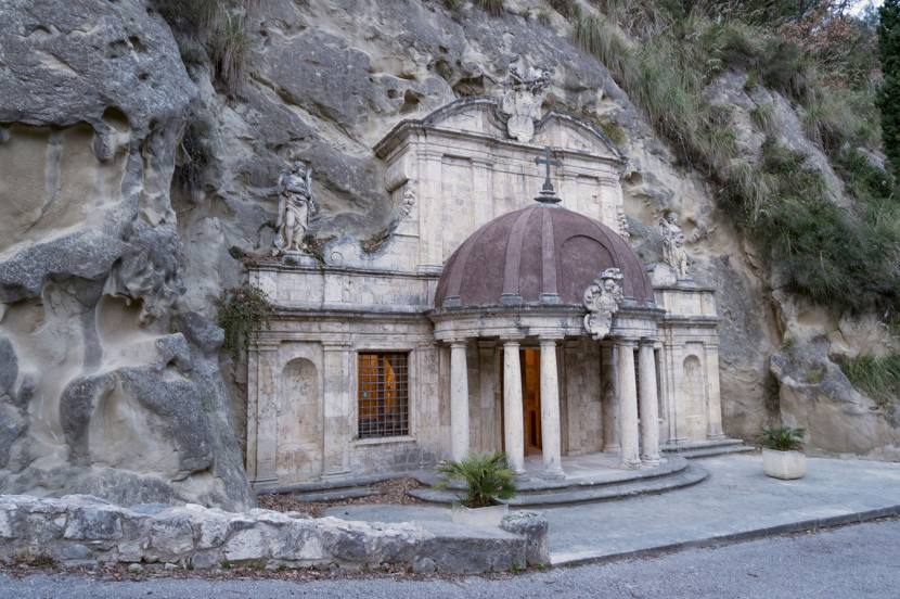 Tempietto di Sant'Emidio alle Grotte, 