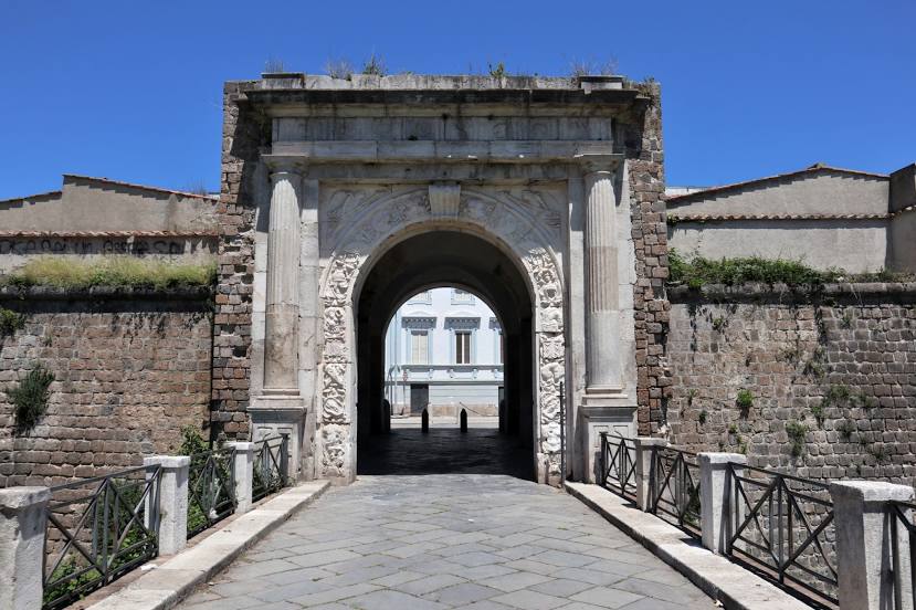 Porta Napoli, Capua