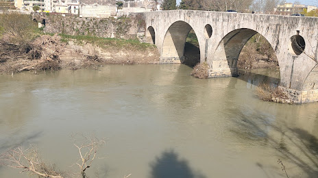 Ponte Romano e Torri di Federico II la porta dell'antica Capua, 