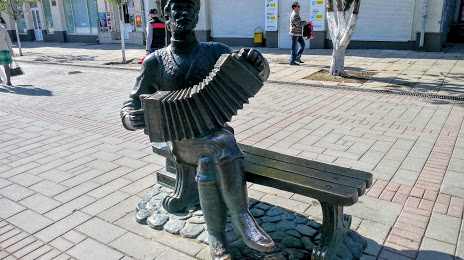 Памятник саратовской гармошке, Саратов