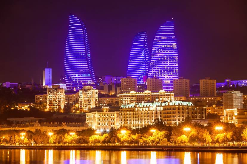 Пламенные башни, Баку