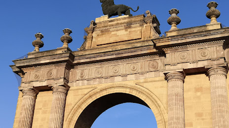Triumphal Arch of the Causeway of the Heroes, León