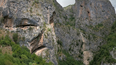 Pirogoshi cave, Çorovodë